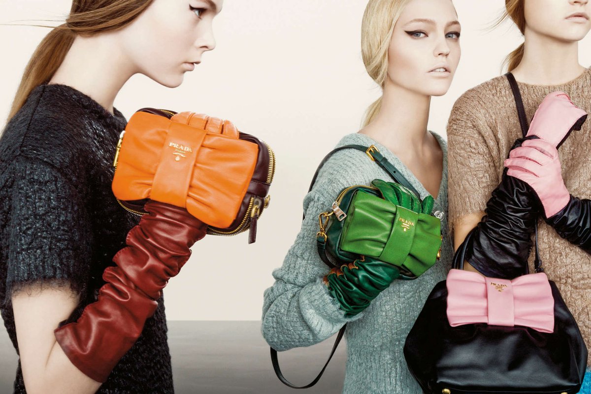 photostreaming's tweet photo. Prada Fall/Winter 2007 campaign by Steven Meisel. https://t.co/ndS9EVh7hn