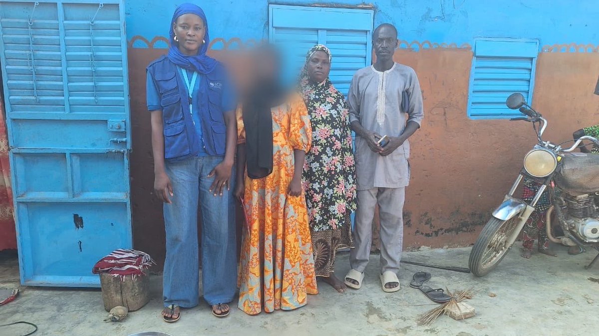 OIMGabon's tweet photo. Dans le cadre du programme de Retour Volontaire Assisté, deux migrantes ont bénéficié de l’appui de l’OIM Gabon et de l’OIM Bénin pour regagner leur pays d’origine. Elles ont retrouvé leurs familles au Bénin, marquant une étape importante vers leur réintégration

#AVRR #Migration https://t.co/XeHmeZq3e1
