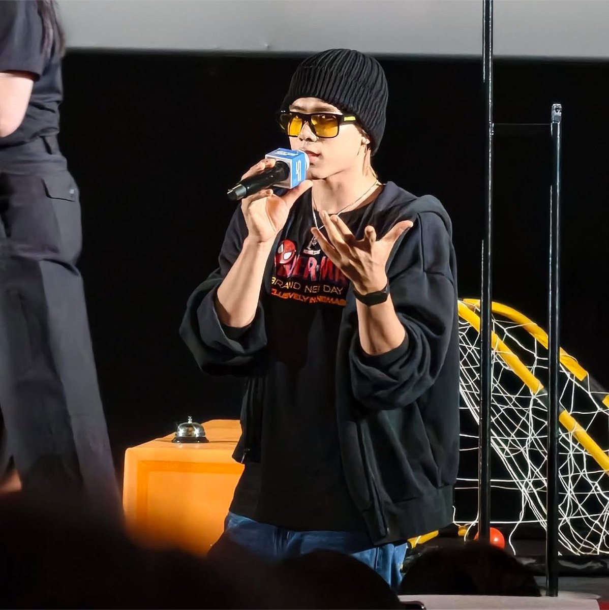 bcuiltctt's tweet photo. โหน้อง ขับรถชนพี่ไม่ลงมาขอโทษ ไม่ลงมาดูเลยแล้วขับหนีมาตั้งไกล โอโห่ อะไรวะคนไทย วอดส์ ห้ะ วอดส์ มาวงมาวอดอะไรอะ 

SPIDERMAN WITH NN AC TL
#SFxTuiLykyou #LYKYOU
#TuiChayatorn @TuiChayatorn https://t.co/w4rJbBTtPl