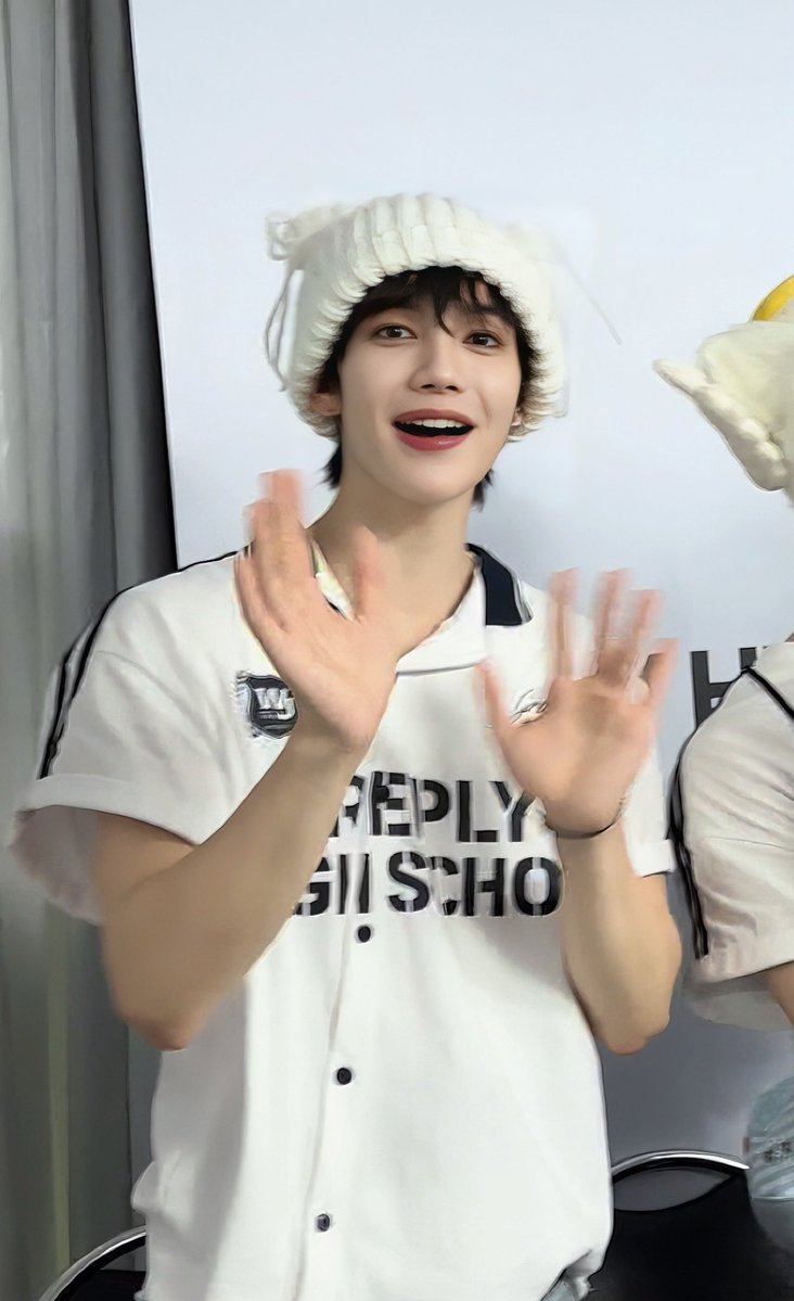 haminX933's tweet photo. 하민아 생일 축하해. 함께 꾸는 꿈이 영원하길. 너와 팬들의 모든 날이 행복으로 가득하길 기도한다.
HAPPY 20TH HAMIN DAY
#해피하민데이_나의자전거소년
#20DreamsWithHamin https://t.co/njN4q7MIec