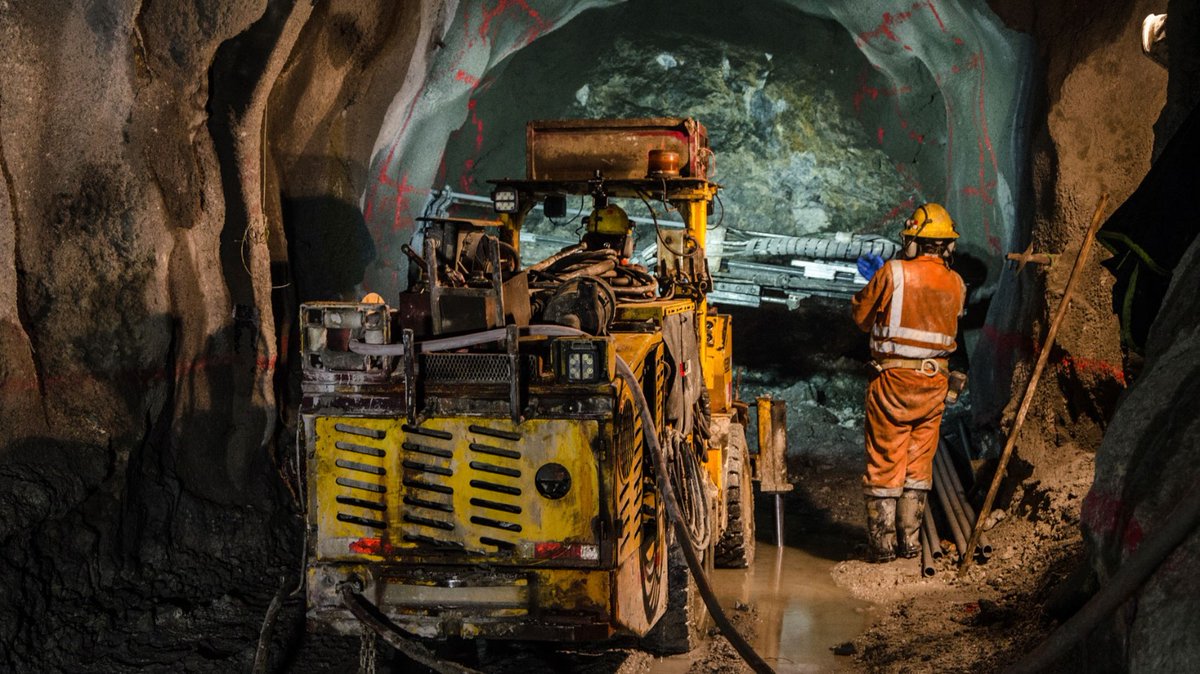 TinfoilTraders's tweet photo. Brief Sum of AYA Gold and silver:

Montreal based precious metals company operating in Morocco.

their 100% owned high grade pure silver mine brings steady cash flow while the company focuses on the advanced development stage of their next mine, Boumadine.

Aya emphasizes low discovery costs, organic growth in  Morocco’s mining-friendly environment. It positions itself as a pure-play silver producer with exploration upside and a development pipeline. Shares trade on both the TSX and NASDAQ under the ticker AYA.

Not financial advice. Do your own due diligence!

#TSX #Silver #NASDAQ #Mining

@Brien_Lundin 
@SeanTufford