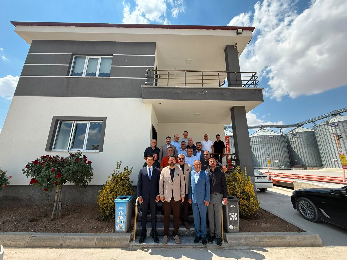 EmreCaliskan_50's tweet photo. 📍 Kozaklı

Kozaklı Kaymakamımız @ugursavas35 , İlçe Başkanımız Muhammet Özşahin, İl Genel Meclis Başkanımız @sferalan , İl Özel İdaresi Genel Sekreter Vekilimiz Tolga Balak, Kozaklı İl Genel Meclis Üyemiz Hasan Doğan, Kozaklı Gençlik Kolları Başkanımız Furkan Aksoy ve Kozaklı Termal Tesisler Birliği Başkanımız Cumhur Ünal ile birlikte Polat Agro Lisanslı Depoculuk A.Ş.’yi ziyaret ederek yürütülen çalışmalar hakkında bilgi aldık.

Gerçekleştirdiğimiz ziyarette, lisanslı depoculuk faaliyetleri, üreticilerimize sağlanan hizmetler ve önümüzdeki döneme ilişkin planlamalar üzerine değerlendirmelerde bulunduk.

Nazik ev sahiplikleri dolayısıyla firma yetkililerine teşekkür ediyor, çalışmalarında başarılar diliyorum.