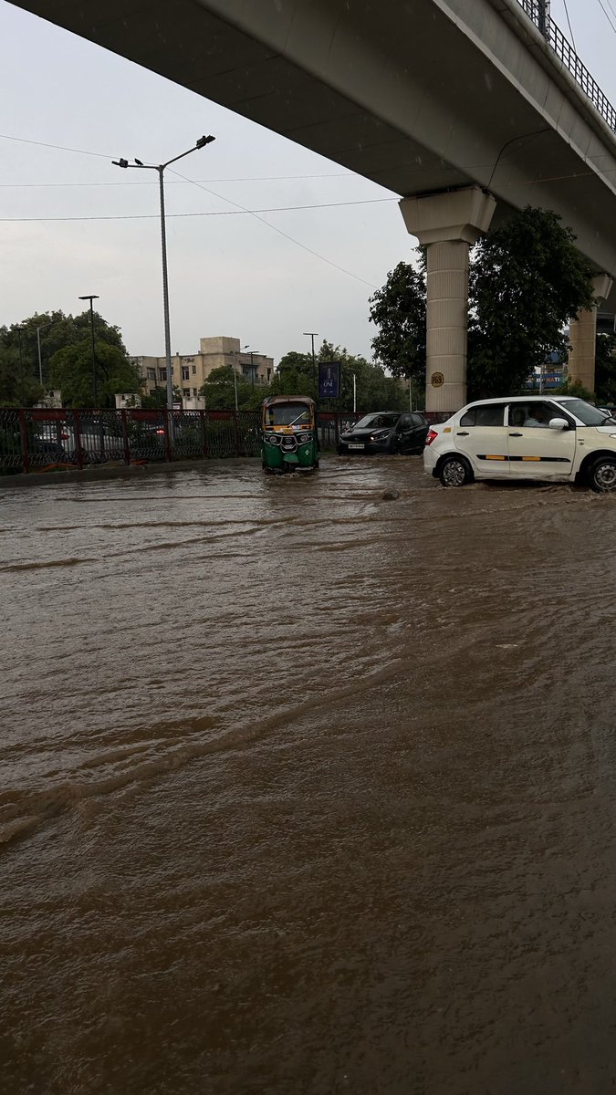 mehraathon's tweet photo. Gurgaon 2026. Millennium city. Fuck your NRI inflated-black money infused-100 cr apartments. https://t.co/1dVnXhIUek