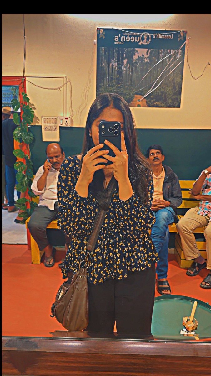 nanu_milana's tweet photo. #spot3 
📍Leesmith's Chikmagalur Queen's Coffee
A lively coffee spot with a good range of options
I tried their coffee jelly, and it was something unique https://t.co/KjmIByKyCg