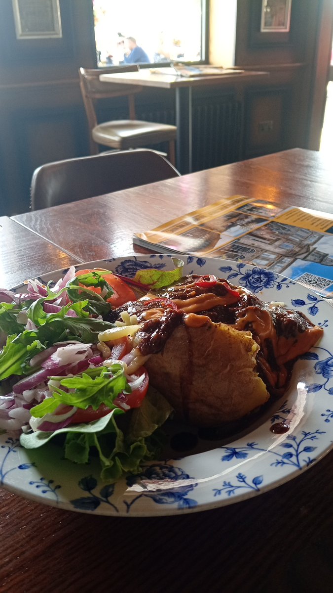 DBishop2812's tweet photo. In a bizarre and unusual turn of events I am in an Wetherspoons https://t.co/sD6yTkphww