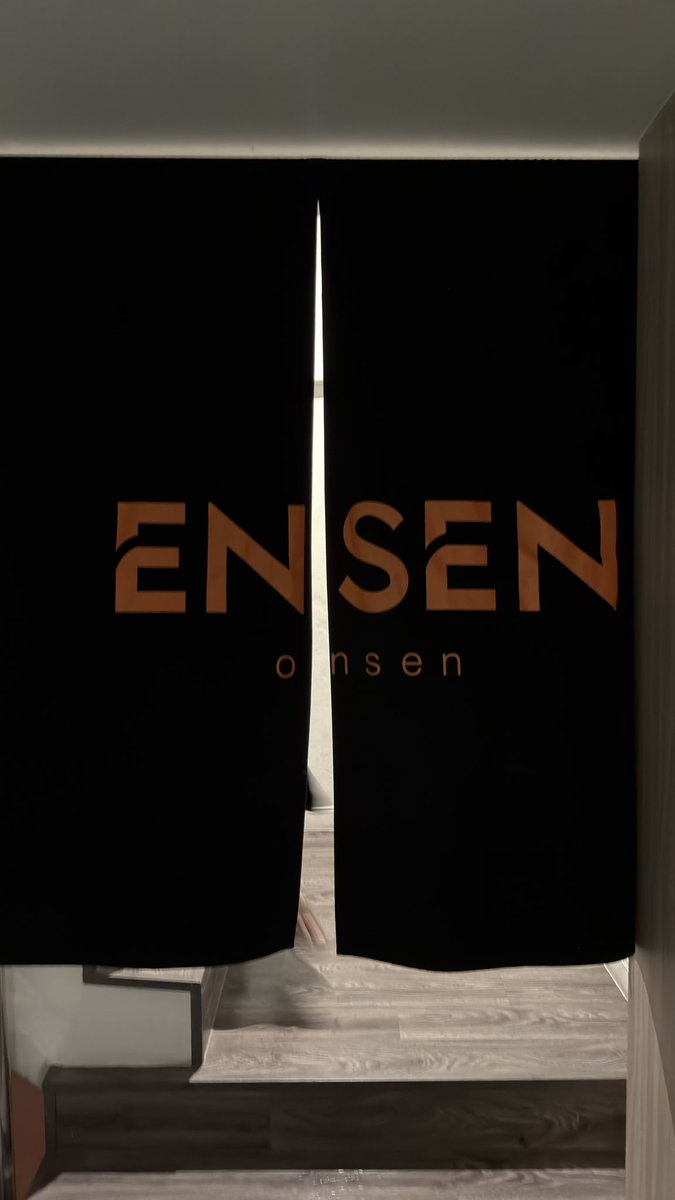 Anwhoorg's tweet photo. ผมพึ่งโอกาสไป Ensen Onsen มาครับราคาค่าเข้าก่อน 19.00 น. คือ 390 บาทหลังจากนั้น 500 บาท ได้ Tea Time Set  แต่ที่ร้านมีราคาพิเศษ 550 บาท จะได้แถมอาหารครับ ร้านอยู่ห่างจาก MRT สามย่านประมาณ 300-400 เมตร https://t.co/gfNd2L1SXW