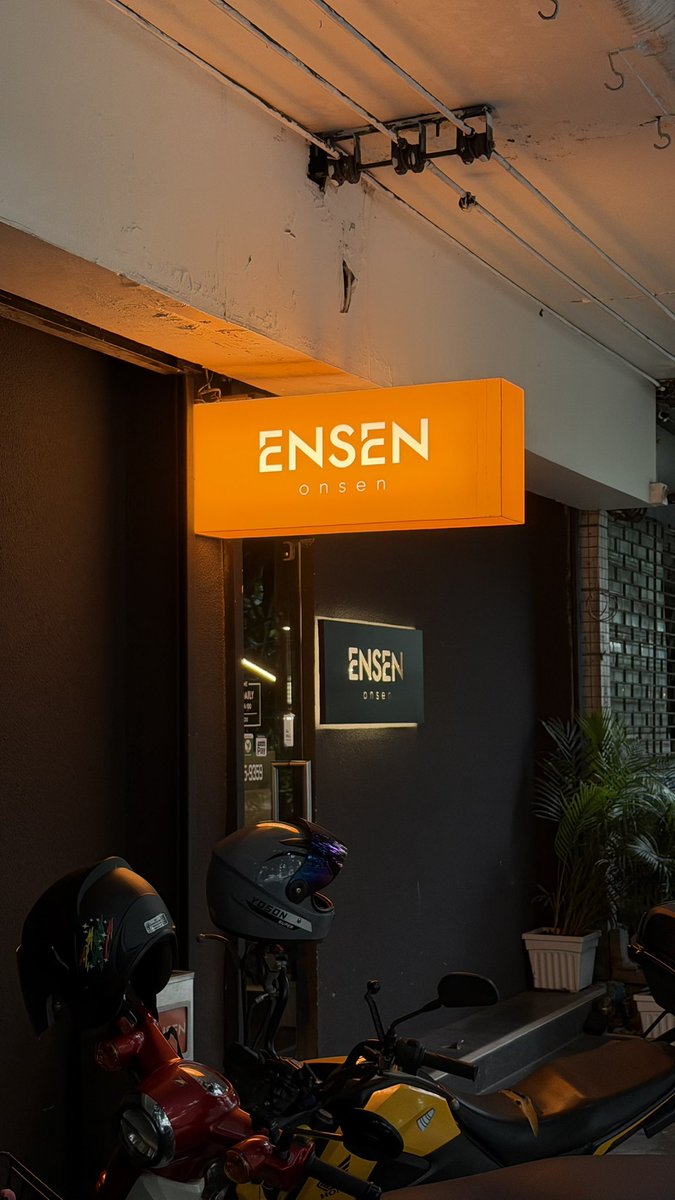 Anwhoorg's tweet photo. ผมพึ่งโอกาสไป Ensen Onsen มาครับราคาค่าเข้าก่อน 19.00 น. คือ 390 บาทหลังจากนั้น 500 บาท ได้ Tea Time Set  แต่ที่ร้านมีราคาพิเศษ 550 บาท จะได้แถมอาหารครับ ร้านอยู่ห่างจาก MRT สามย่านประมาณ 300-400 เมตร https://t.co/gfNd2L1SXW