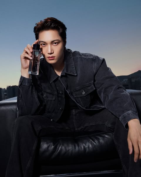 kai__press's tweet photo. [FB &amp; IG] 260804 YSL Beauty ad

"Chosen by KAI, YSL Beauty new men's fragrance, MYSLF Eau de Toilette Intense. Experience a captivating moment of embracing your true self with this bold and refreshing woody musk fragrance."

#KAI #카이 #KAIxYSLBeauty https://t.co/c1SBhgrn6T
