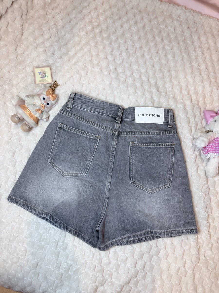 melodykittymiss's tweet photo. ˚˳⟡ ฝากขาย 🧁🎀
🖐🏻🍧 #Promthong 170 สีเทาฟอก size:L เอว29-30 สพ40 ยาว15
dm ✿ ⵓ @weyoina 🐰
#ส่งต่อเสื้อผ้า #ส่งต่อเสื้อผ้ามือสอง #เสื้อผ้ามือสอง #ส่งต่อเสื้อผ้ามือ2 #vghbkk #bemingbkk #cintageshop #stylistshop #ส่งต่อcintage #โล๊ะตู้ #ส่งต่อstylist #เสื้อผ้ามือสองสภาพดี https://t.co/4IILtlnxc0