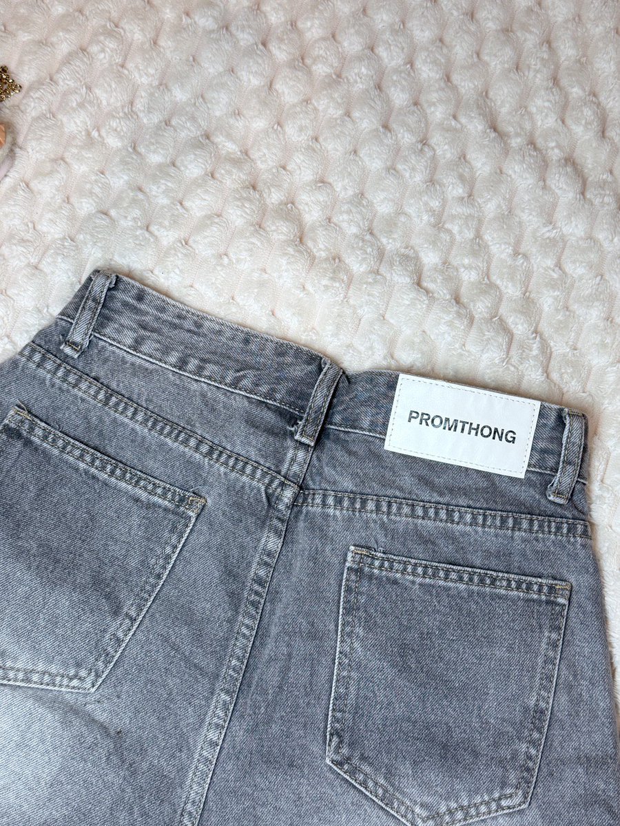 melodykittymiss's tweet photo. ˚˳⟡ ฝากขาย 🧁🎀
🖐🏻🍧 #Promthong 170 สีเทาฟอก size:L เอว29-30 สพ40 ยาว15
dm ✿ ⵓ @weyoina 🐰
#ส่งต่อเสื้อผ้า #ส่งต่อเสื้อผ้ามือสอง #เสื้อผ้ามือสอง #ส่งต่อเสื้อผ้ามือ2 #vghbkk #bemingbkk #cintageshop #stylistshop #ส่งต่อcintage #โล๊ะตู้ #ส่งต่อstylist #เสื้อผ้ามือสองสภาพดี https://t.co/4IILtlnxc0