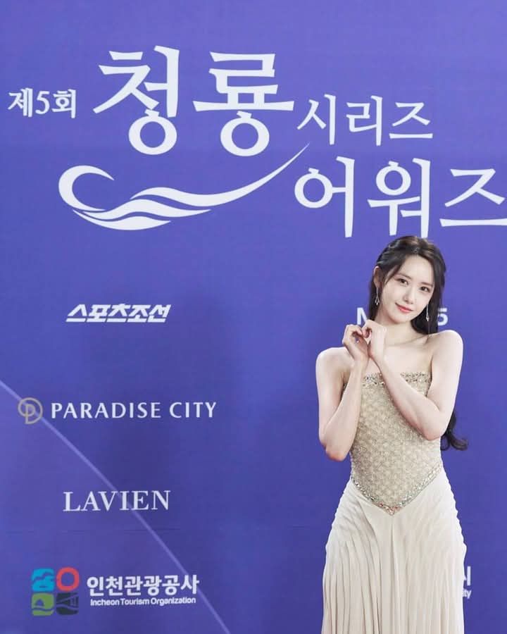 heni__lim95's tweet photo. 260731 YoonA - The 5th Blue Dragon Series Awards Red Carpet

https://t.co/CFHZO0z2OD
#YoonA #윤아 #ยุนอา #LimYoonA #임윤아 https://t.co/6mAWzpV2RO