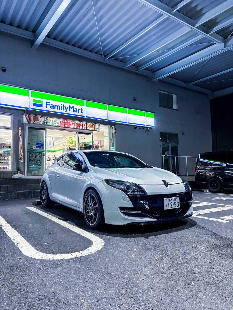 bone_fishman's tweet photo. 愛知の離島へ向かう前に洗車からのコンビニでアイス休憩
ここのコンビニ屋根あって雰囲気もあってお気に入り https://t.co/cpNykXQ0Vs