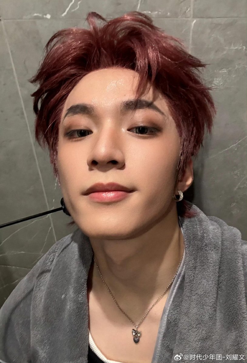 heixiangs's tweet photo. why is he so looksmaxxer tiktoker 😭😭😭 https://t.co/gh6tdKx2Aa