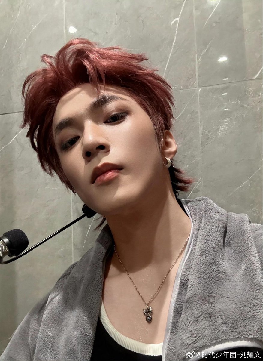 heixiangs's tweet photo. why is he so looksmaxxer tiktoker 😭😭😭 https://t.co/gh6tdKx2Aa