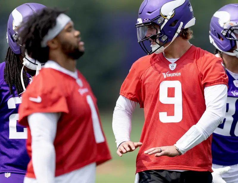 vikingzfanpage's tweet photo. #Vikings QB’s JJ McCarthy and Kyler Murray unofficial passing stats through the first 5 days of training camp, per @jzulgad:

Murray: 43/64, including 33/44 in team and 10/ 20 in 7 on 7.

McCarthy: 38/56, including 24/ 36 in team and 14/20 in 7 on 7. https://t.co/6StPb0ziQl
