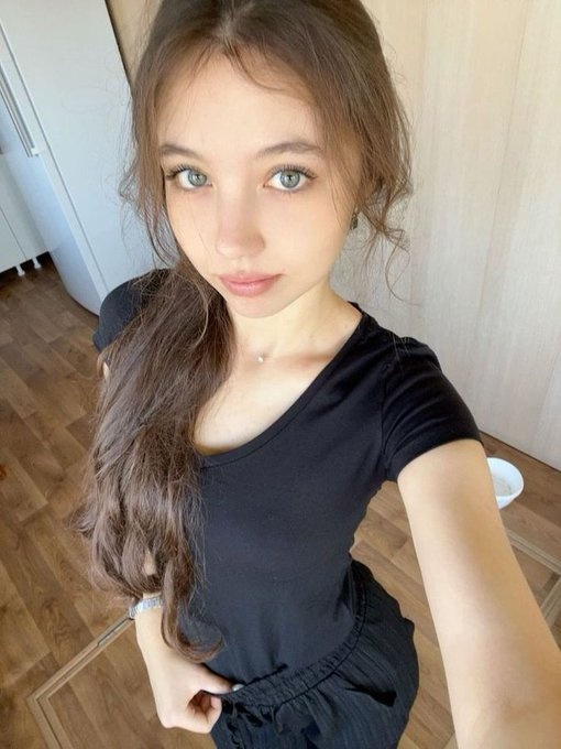 Sofiaeber's tweet photo. bin ich noch attraktiv genug mit 18 ?? 🤠 https://t.co/4a90OtwCRe