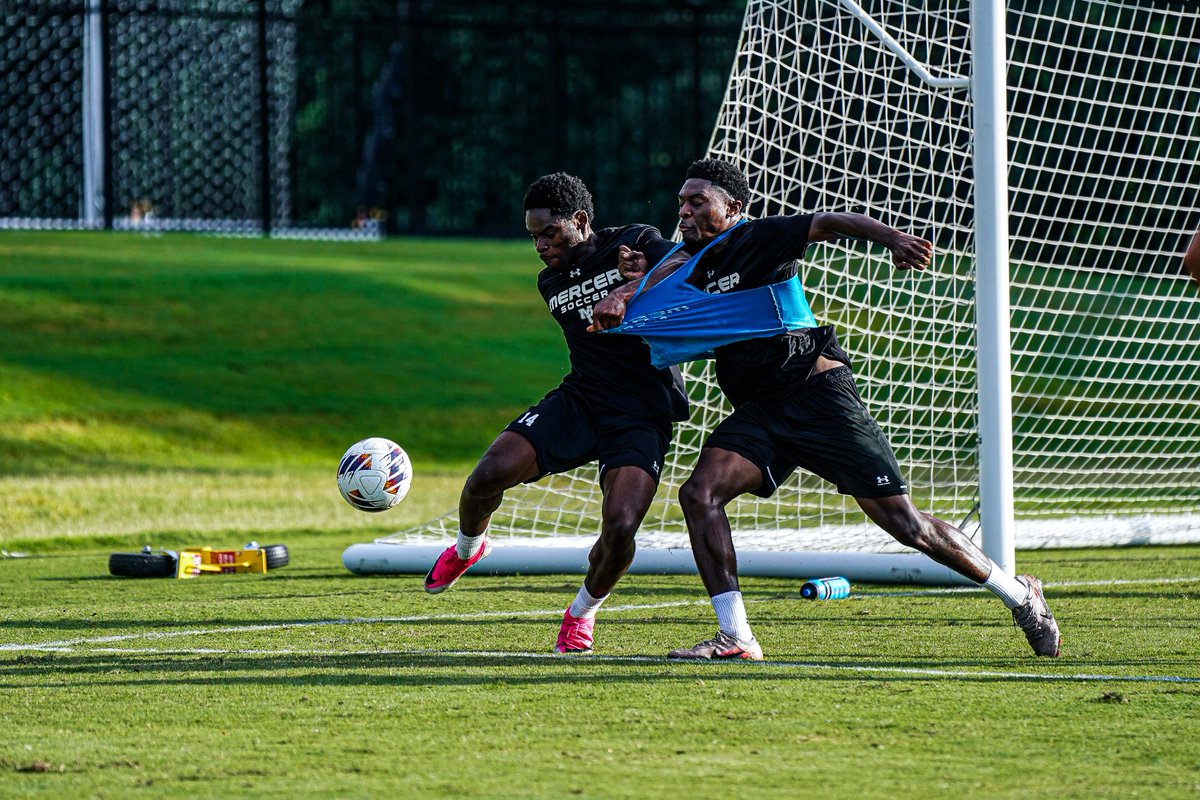 Mercer_MSoccer's tweet photo. Welcome back, lads 👋😁

#DefendTheDen https://t.co/r56dVgW40p