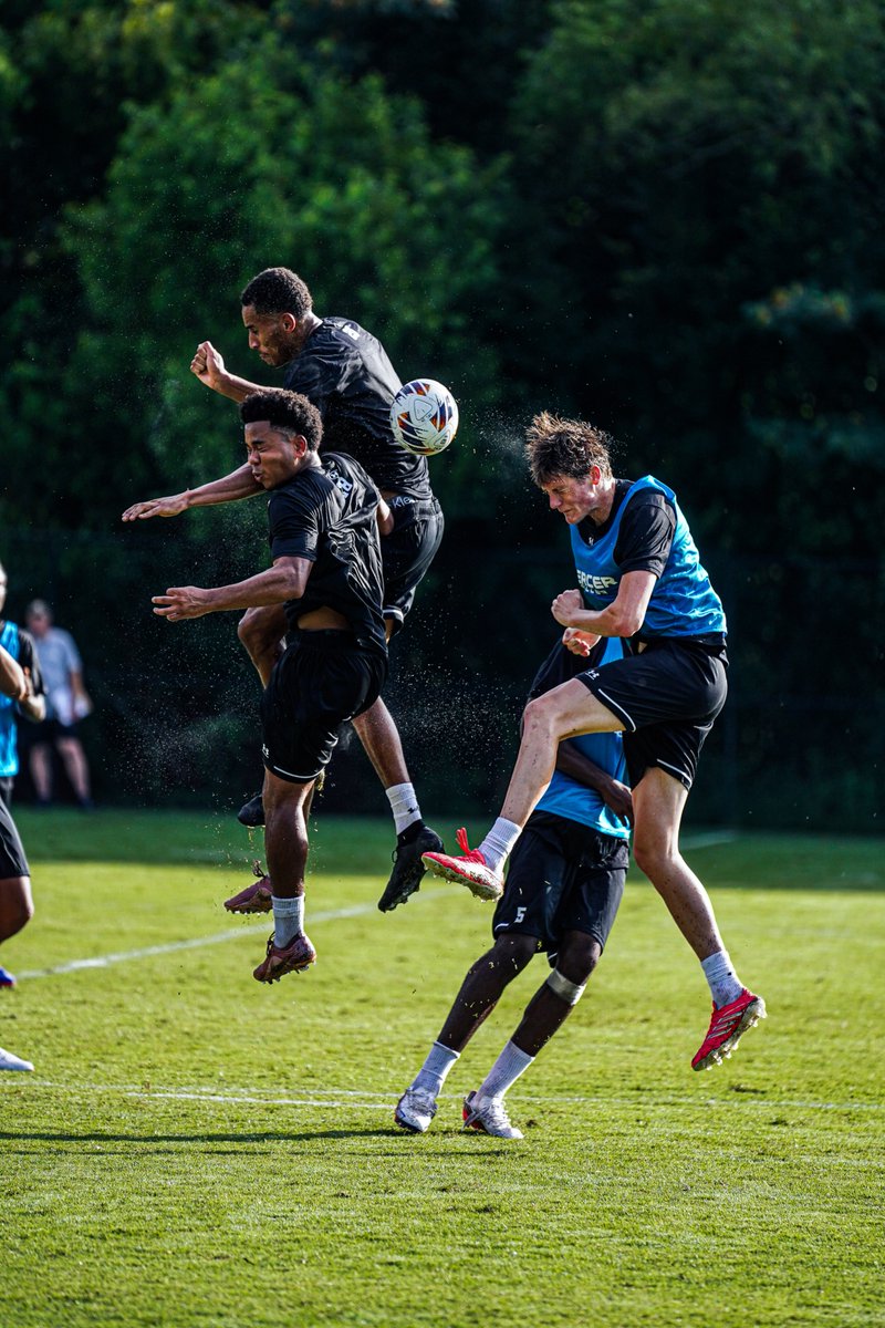 Mercer_MSoccer's tweet photo. Welcome back, lads 👋😁

#DefendTheDen https://t.co/r56dVgW40p
