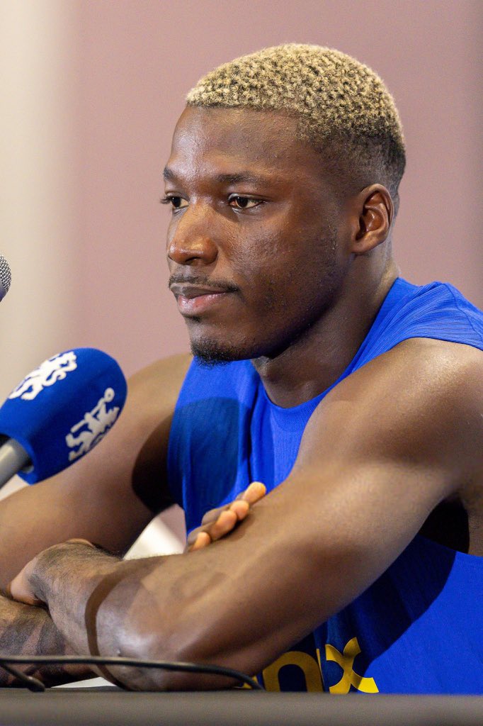 JuanHeart2016's tweet photo. In 2023, Chelsea chased Moisés Caicedo all summer while negotiating with Brighton.

Liverpool then agreed a £111M fee with Brighton and thought the deal was done.

But Caicedo rejected Liverpool because he had already made up his mind to join Chelsea.

Chelsea returned with a record £115M bid, completed the deal, and signed Caicedo. 

Today, he’s about to sign a new deal without any noise or trying to create any negativity around the club.

This is the meaning of propers Chels and not by fighting former Chelsea players.🤷‍♀️🥰💙