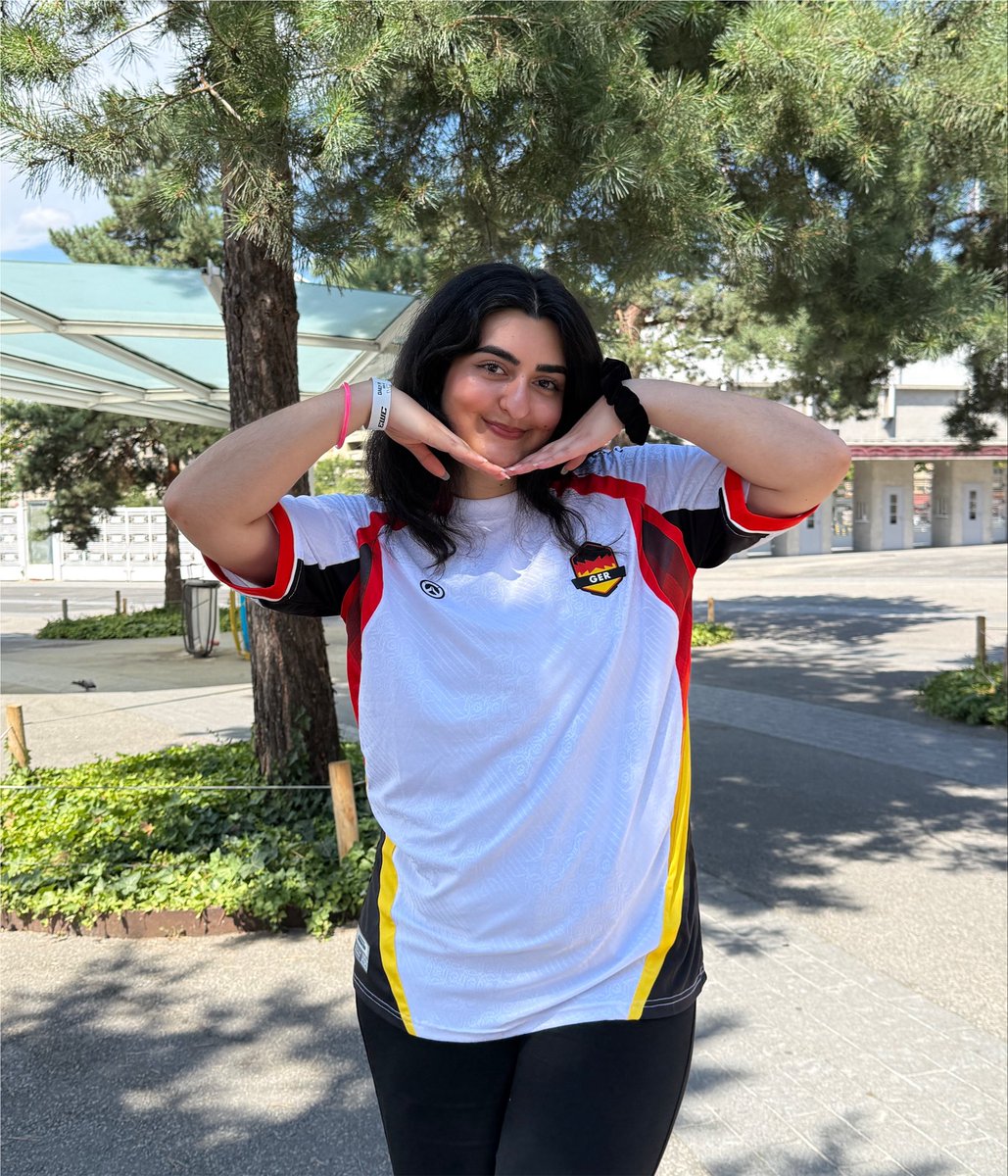 nellyyqwq's tweet photo. My first Overwatch event ever and it’s been a blast! 🥹💓

It was absolutely amazing and I had such a great time meeting so many familiar faces, new ones and even meeting my OW friends for the first time <3

Hoping I can attend another one soon! 🫶🏼

#OWCSMSC #EWC26 https://t.co/bg1czRcyKW