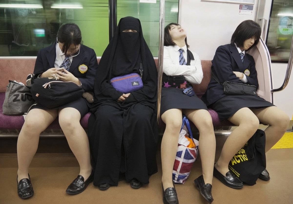 harukaawake's tweet photo. 🇯🇵 We do not want this on our trains, in our public spaces, or anywhere in Japan.

We need to ban the burka immediately. This is not a question of freedom, it's a question of national security. https://t.co/mqVICAX6kn
