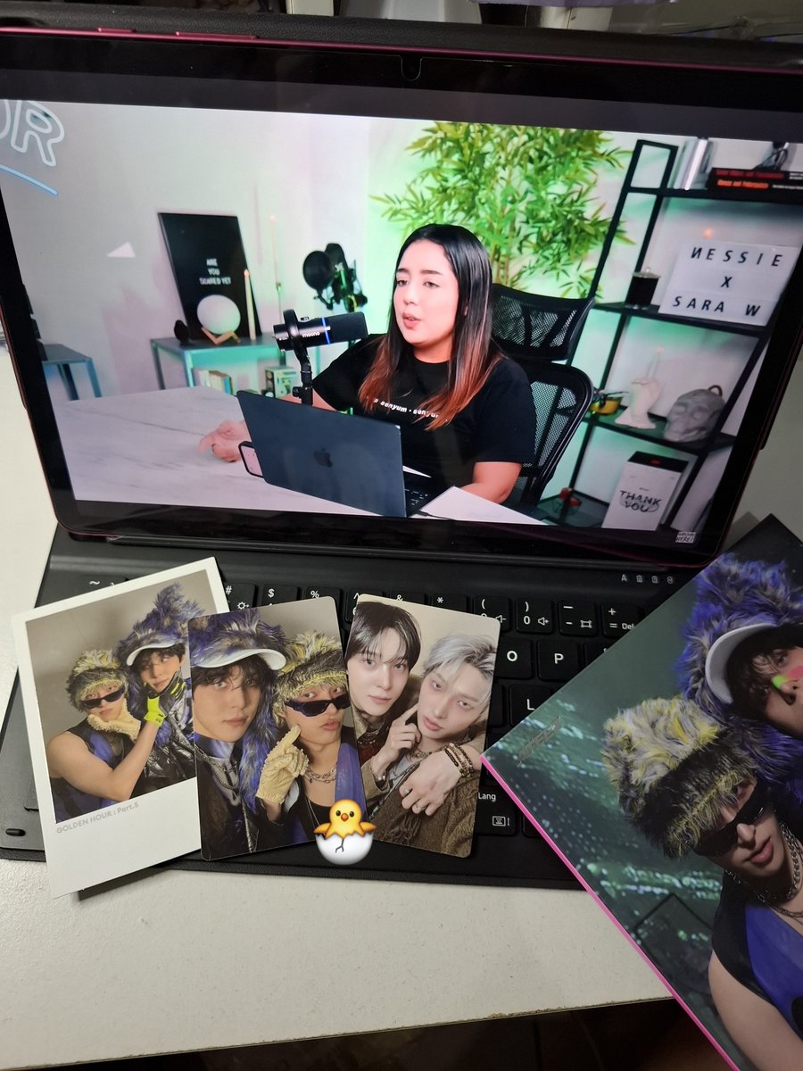 ZieFixOn's tweet photo. unboxing sambil nonton #nerror 😈 https://t.co/xO6x65v8xx