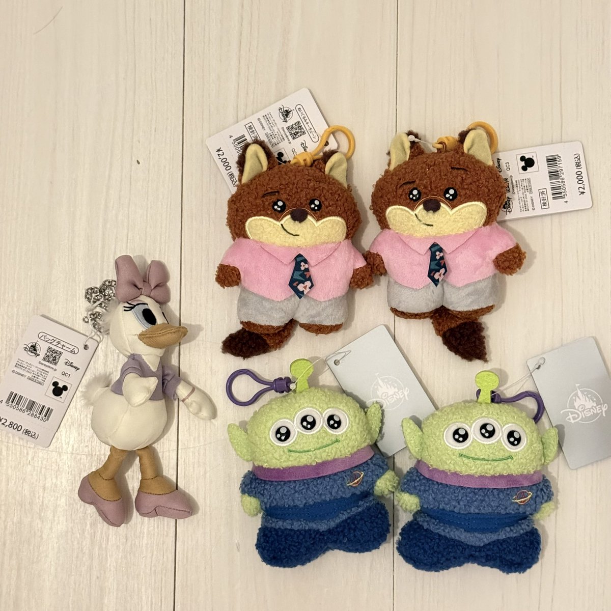 uminootorihiki's tweet photo. 【交換】
ディズニーストア　夏祭りくじ

譲　
ミニーショルダー、三人の騎士ショルダー、シュパット、スティッチ・ズートピア・トイストーリーのスマートボール景品、ズートピアフィギュアなど

求
ハンディファン>ナイトウェア(1:3)、ハンギングポーチ、ポケッタブルバッグ、キャリー(1:10)、その他 https://t.co/FPiYjMehOZ