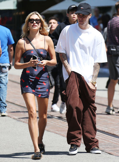 bieber0utfit's tweet photo. JUSTIN &amp; HAILEY BIEBER https://t.co/fzFvDnR8ur
