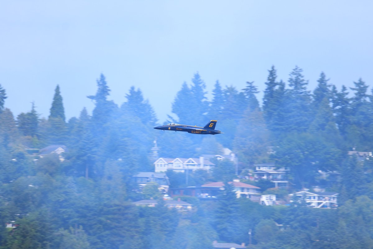 somat_ta's tweet photo. もう、8月か~
2025年の今頃は「スパホの正しい使い方とは?」って感じだったな~
Blue Angels、凄かったな~
#USNavy
#BlueAngels
#Boeing
#ボーイング
#FA18
#FA_18
#FA18E
#FA_18E
#FA18F
#FA_18F
#Seafair
#Seafair2025
#SeafairAirshow https://t.co/oVdqsYAPEO