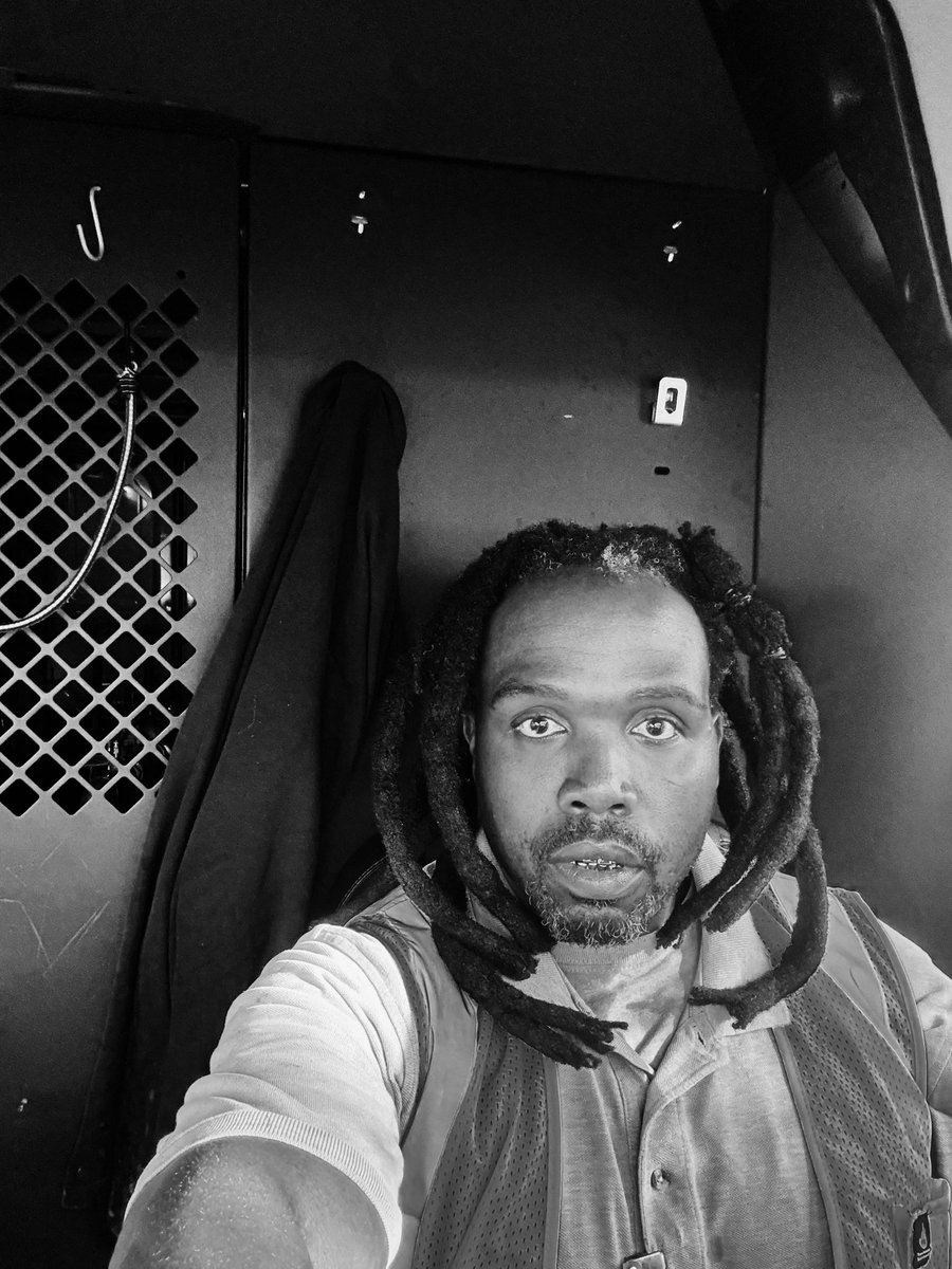 flexxx625's tweet photo. Top of the morning 🌍… the world is always black and white never in between https://t.co/TJdB4IQabW