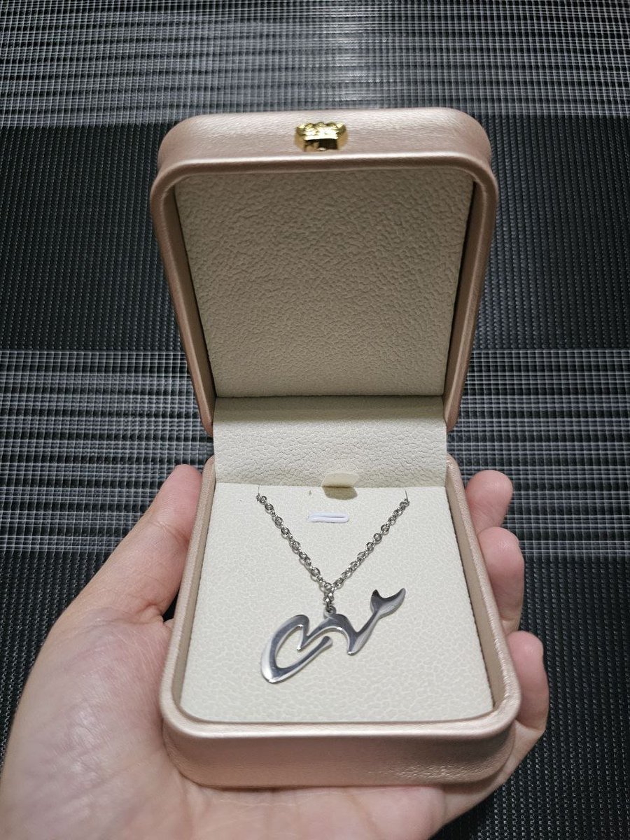 RVGoGoMerch's tweet photo. [PH GO]
FANMADE Velvet Summer Necklace
650php
Includes:
Necklace(45cm chain)
Necklace Box(PU leather)

DOP:
Downpayment(50%): aug 15, 2026
Remaining Bal: aug 31, 2026

ETA: 2nd week of Sept

Dm us for inquiries😊
Order Form: https://t.co/oDXLIzAnQr https://t.co/mEBtHm4rEM