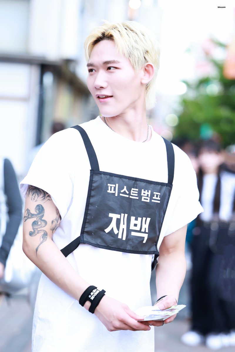 blossom__fb's tweet photo. Season 12
HQ  260731 

#FISTBUMP #피스트범프  #김재백 #재백 #JAEBAEK

@KimJaeBaek https://t.co/Ac29hOwrH7