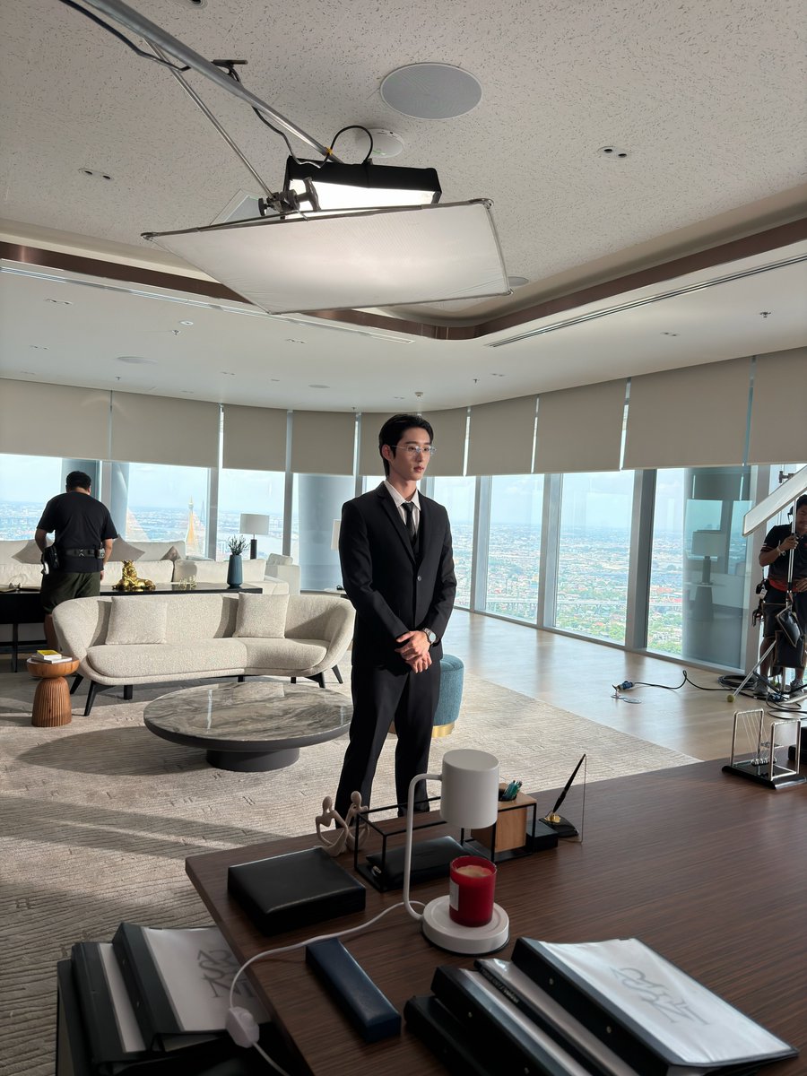 loving_fictions's tweet photo. The best secretary &amp; bodyguard there was and showed so many layers of acting, showing the world that love can exist in the form friendship as well devotion to your partner and a lots and lots of sweetness and sass 🥹💙

We will miss you so so much Mok 🥹💙

#est_rvp @EstRvp https://t.co/3hELesyL1f