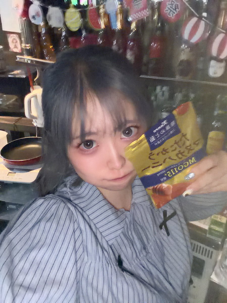 guild_hona's tweet photo. もふえびいんん！！🍤🍤🍤
今日のお供はマヌカハニー🍯
おんさんと朝5時までお待ちしてます🎶
 #アニソンバー  #恵比寿コンカフェ  #飲み放題 https://t.co/SrVaqCBWJP
