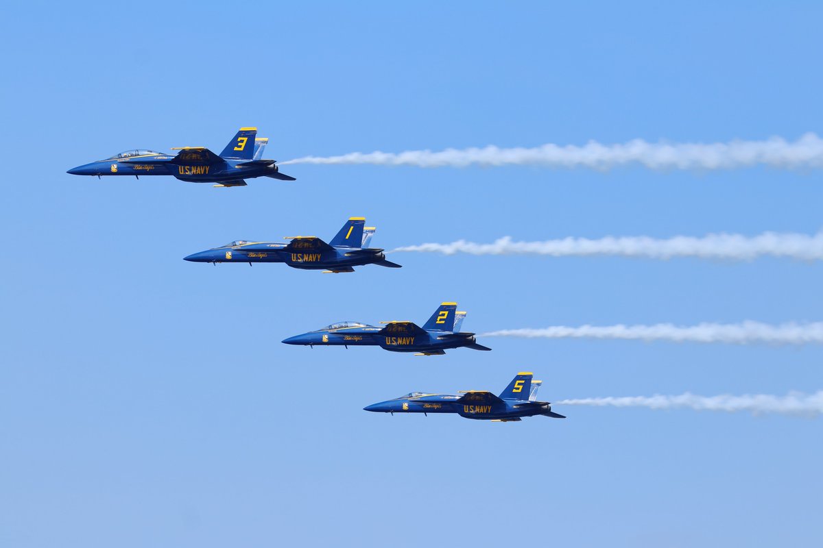 somat_ta's tweet photo. もう、8月か~
2025年の今頃は「スパホの正しい使い方とは?」って感じだったな~
Blue Angels、凄かったな~
#USNavy
#BlueAngels
#Boeing
#ボーイング
#FA18
#FA_18
#FA18E
#FA_18E
#FA18F
#FA_18F
#Seafair
#Seafair2025
#SeafairAirshow https://t.co/oVdqsYAPEO