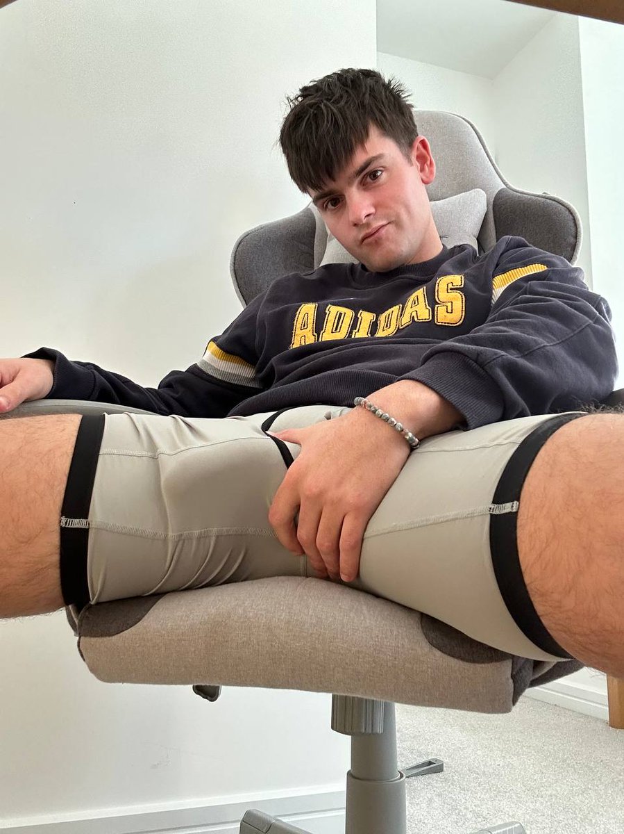 Britishleon's tweet photo. Guess the size 😏 https://t.co/cFLCygcSIB