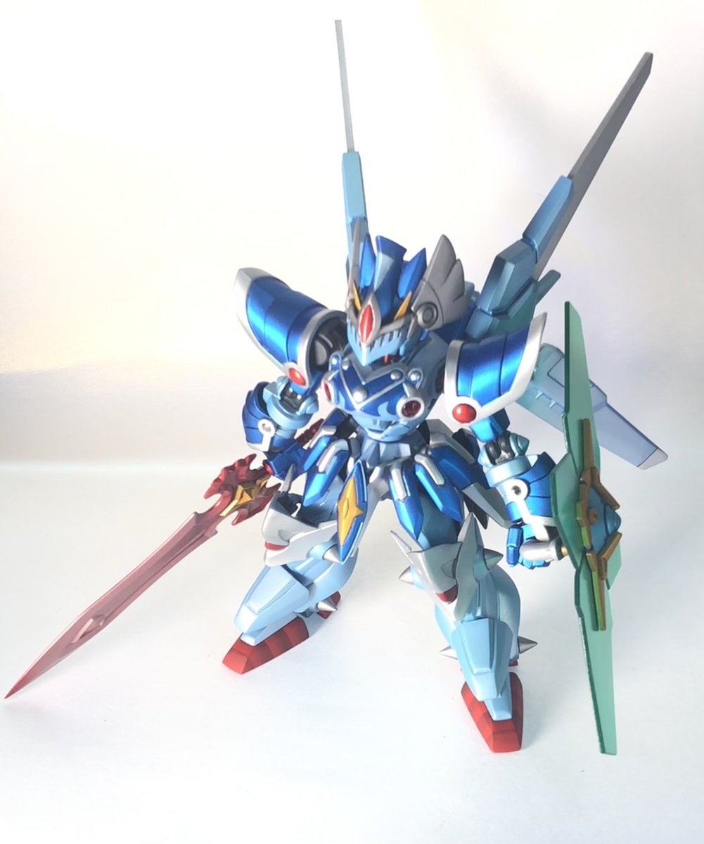 F_bear_kotko's tweet photo. LBX「フルアーマー騎士オーディーン」

「三種の神器」を身にまとったオーディーン。

オーディーン大破後回収され、オタクロスにより改修。
オタクロスが子どもの頃に熱狂した作品を元にして作られたLBX！

#ダンボール戦機
#LBX https://t.co/MR2U2JTesn