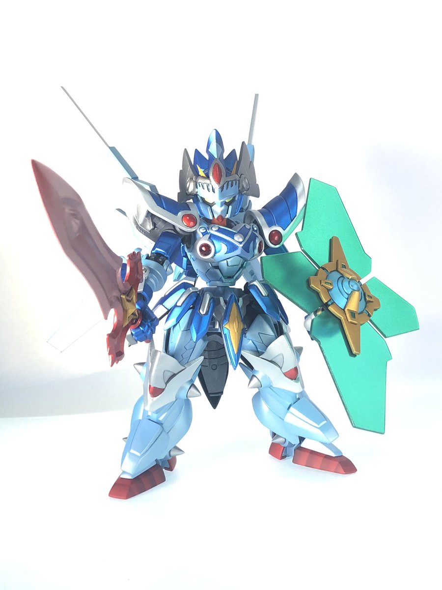 F_bear_kotko's tweet photo. LBX「フルアーマー騎士オーディーン」

「三種の神器」を身にまとったオーディーン。

オーディーン大破後回収され、オタクロスにより改修。
オタクロスが子どもの頃に熱狂した作品を元にして作られたLBX！

#ダンボール戦機
#LBX https://t.co/MR2U2JTesn