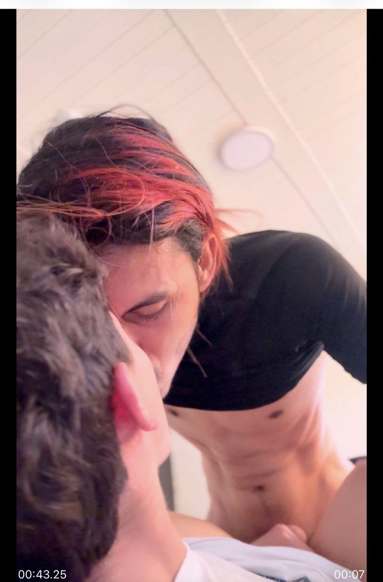 AndySexgay1's tweet photo. Que rico mi vecino, vino a que yo le partiera el culo y darle leche como todo buen pollo 🐥 🍆💦😈🍼
me encanta como gime 💦😈🍼🍆🍑👅 #nequi #daviplata #bancolombia https://t.co/COicw2NZfc