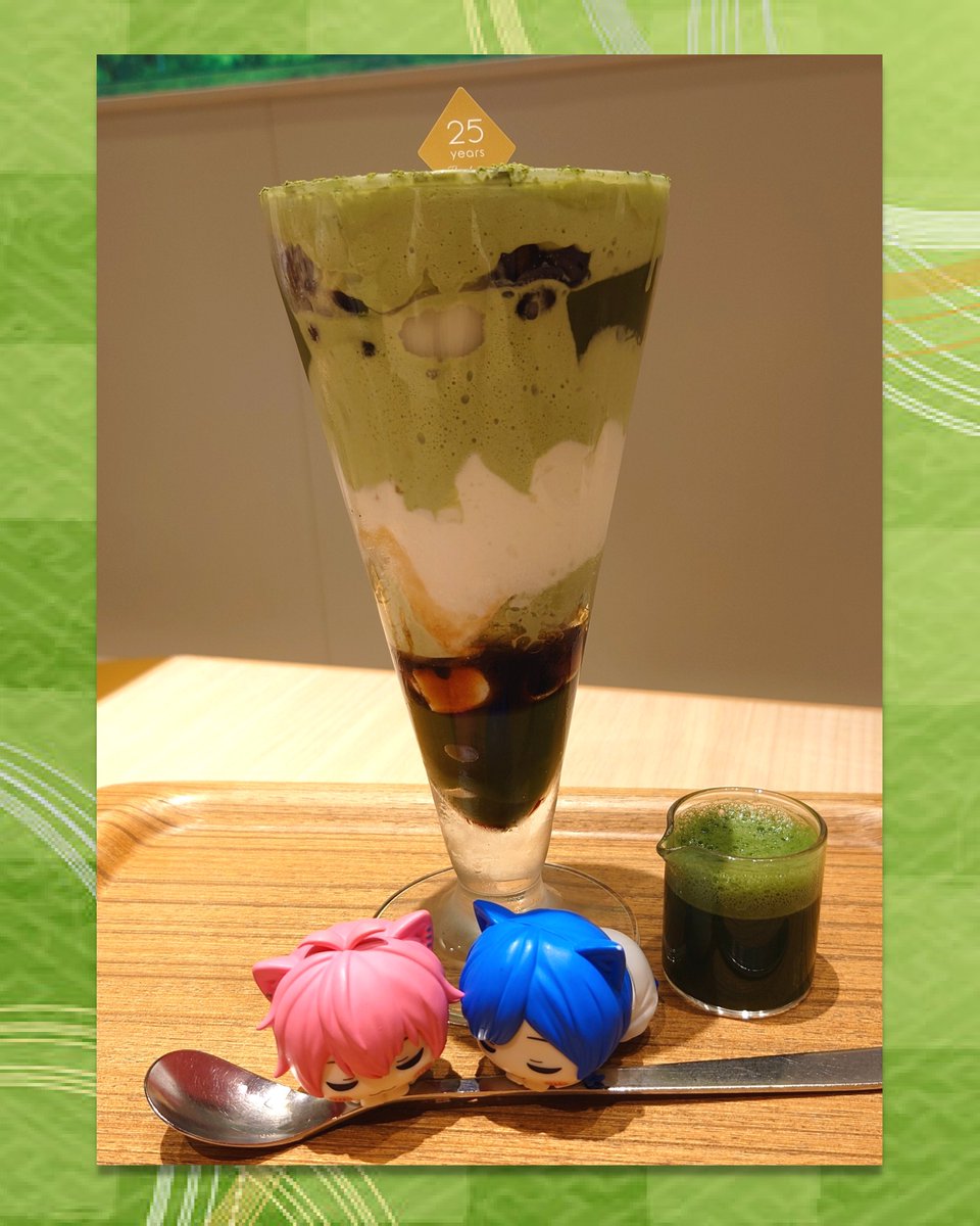 gerbera_p4's tweet photo. お気に入りのお抹茶カフェへ

25周年のスペシャルメニューを食べてきたよ！

ひと口目のお抹茶パウダーの苦味からの抹茶ソフト、抹茶ゼリー、抹茶アイスと上品な甘さの中に濃厚な苦味のある抹茶を感じられる代物！
激うまっ✨

夏限定なんてもったいない！！

#聞いてよないこくん
#いふ民の乾杯挨拶 https://t.co/sUai9lE4RI