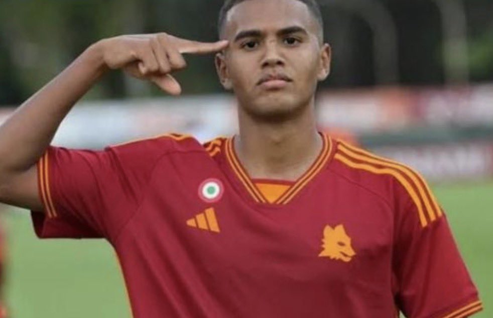 AdroaldoLeal's tweet photo. ⚽️🦊 | CONTRATAÇÃO NO CRUZEIRO! |

VEM COM A GENTE AQUI NA @radiofaoficial  - 📻🎤⚽️

O Cruzeiro acaba de contratar o atacante João Costa. O atleta joga como ponta no Al-Ettifaq da Arábia Saudita, e vem por empréstimo de um ano.
O atleta de 21 anos passou pelas bases de Palmeiras e Corinthians, de onde se transferiu para a Roma.
