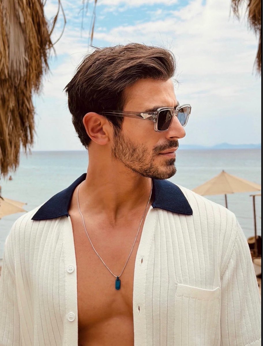 IshaChatters10's tweet photo. ohhhh finallyy the pictures made it to his grid 😩😩
or is it bcz the glitch got over after someone is back 🤭
ps this much hotmess is illegal emin beyyy ❤️‍🔥

#arafta #EminGünenç https://t.co/dnN73lH5JV