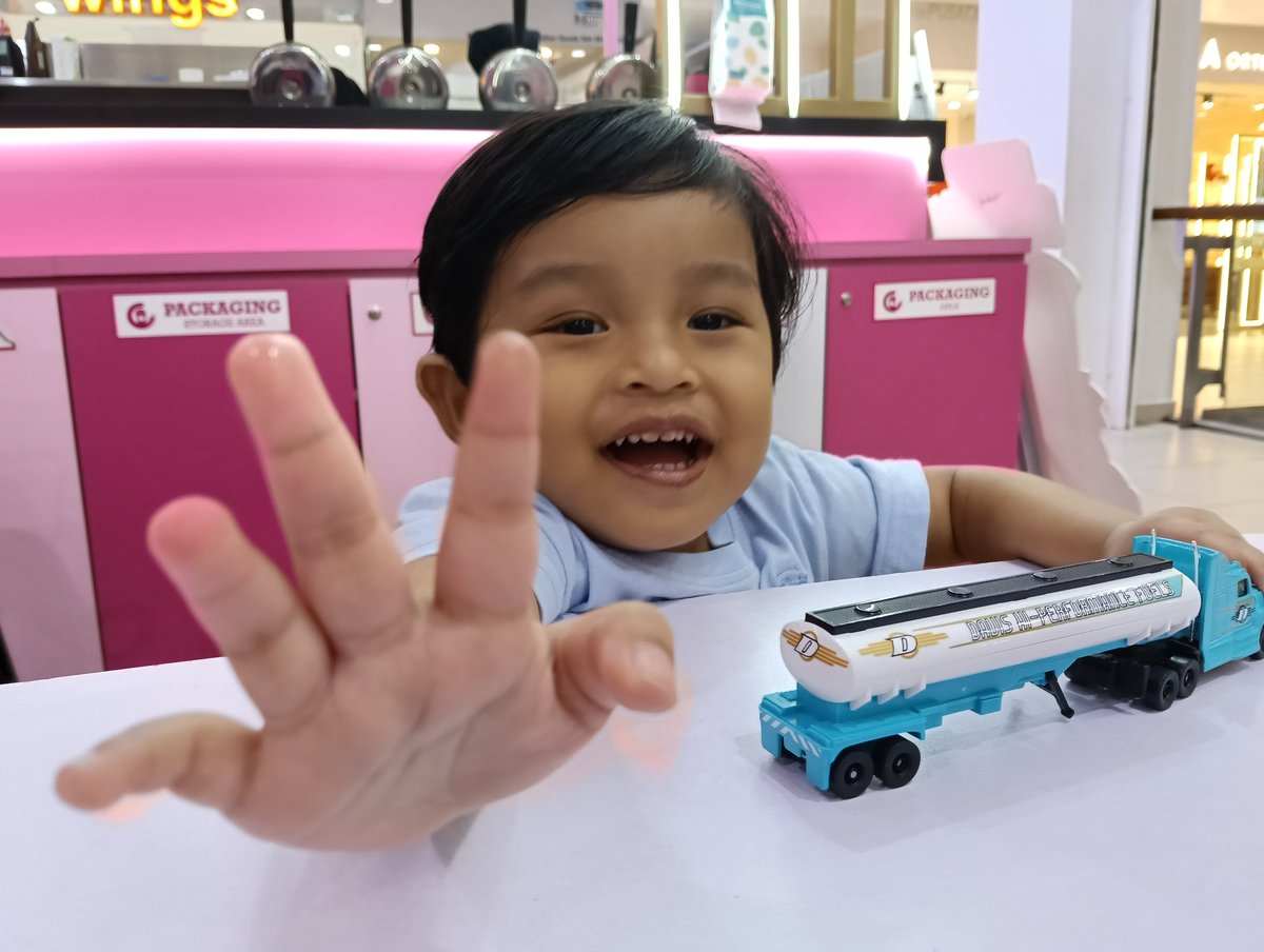 dayanamdzan's tweet photo. Toy r us memang tempat dia, so yang mangsanya ialah babanya 🤣
Mateen dah besar 🥹 https://t.co/jJBPXV1ujl