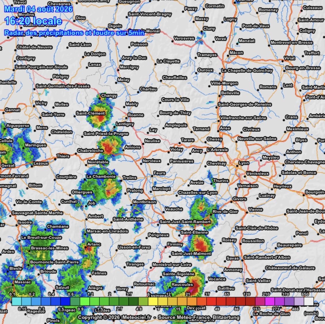 Orage_42's tweet photo. 🌩️ Les premières cellules orageuses émergent actuellement sur les reliefs de la #Loire. Des averses localement soutenues sont possibles. https://t.co/Uq1vWlZ6GT