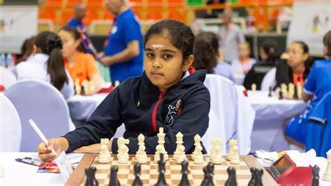 TimGluckman's tweet photo. #British #chess #Championships now in Rd 4.
Commentary at https://t.co/DDFmxjOP3Q by GMs Danny Gormally & NickPert
4 on 3/3, 13 on 2.5
7 of the 13 are U-18! Incl 11-y-o Ms Sivanandan!
Results etc
https://t.co/6WMNjLoLsd
Watch other events at @lichess
https://t.co/imw5Y4bYaz https://t.co/v4jDGT4AFh