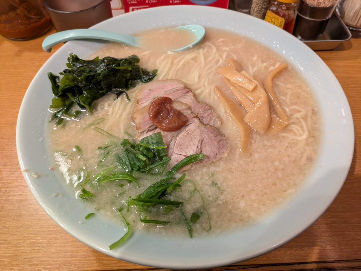 Zeus_0C's tweet photo. ラーメンショップの塩味

天一のこってりみたいな味でおいしい https://t.co/xj9C6Z9s5N