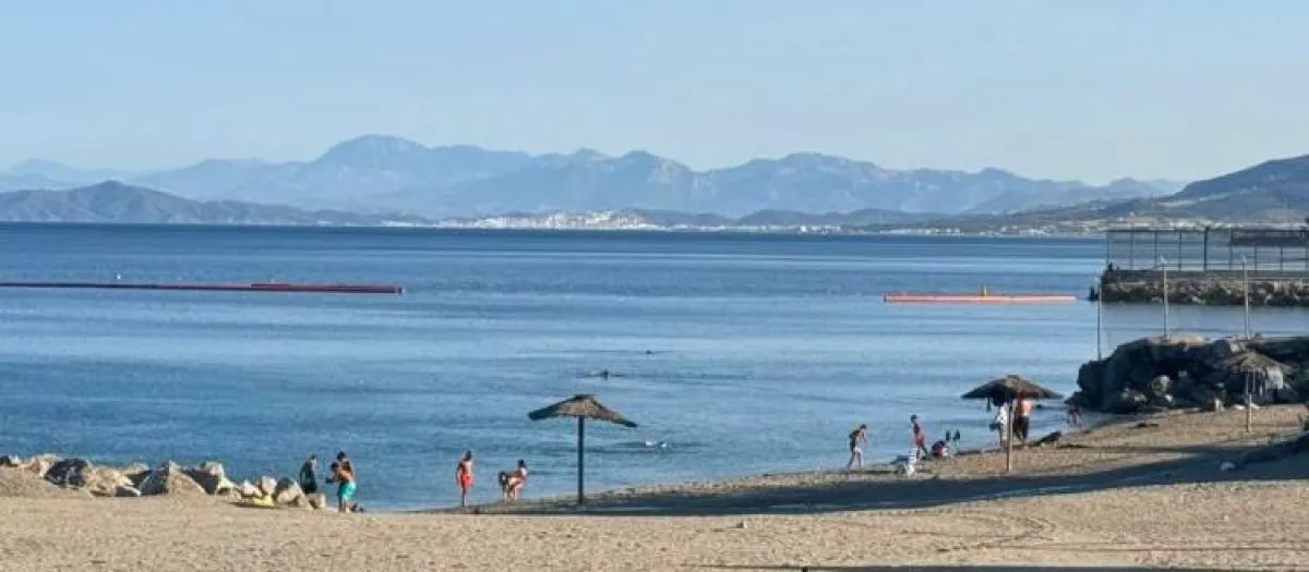 MartaPastor's tweet photo. Pues ya no hay barrera. Se ha roto en 48 h. #Ceuta 😳😳 https://t.co/ktpGG7t0yO