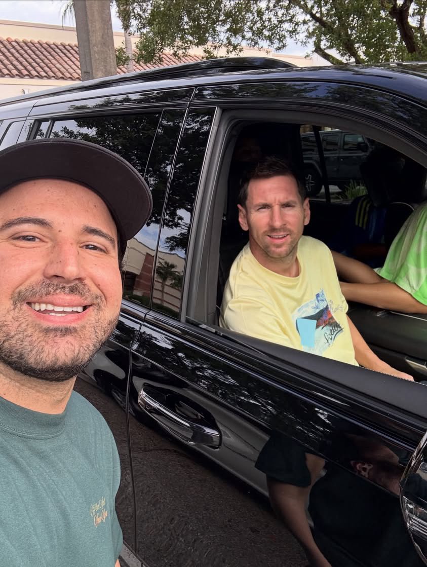messi10_rey's tweet photo. Selfie Time🤳🏼 para Leo Messi🐐😀 https://t.co/wD7D5eS4vD