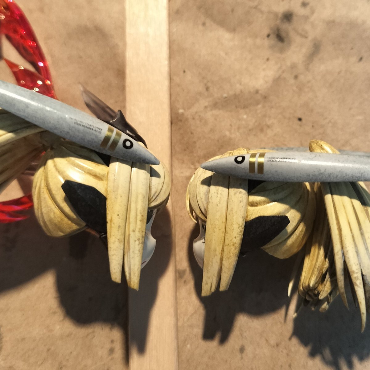 sazi9973's tweet photo. 付属のデカールは台紙から剥がすと内向きにカールがかかる(基本通り台紙をスライドさせて貼れば大丈夫)
あと、接着力が弱く、かつ曲面も多いためマークセッターは必須✨
集中力が切れたので〜今日は上半身まで✨
#核誠治造
#和模線
#rosadoProject
#星花・リリィMK3
#スターフラワー・リリィ https://t.co/DjpRrtf1P7