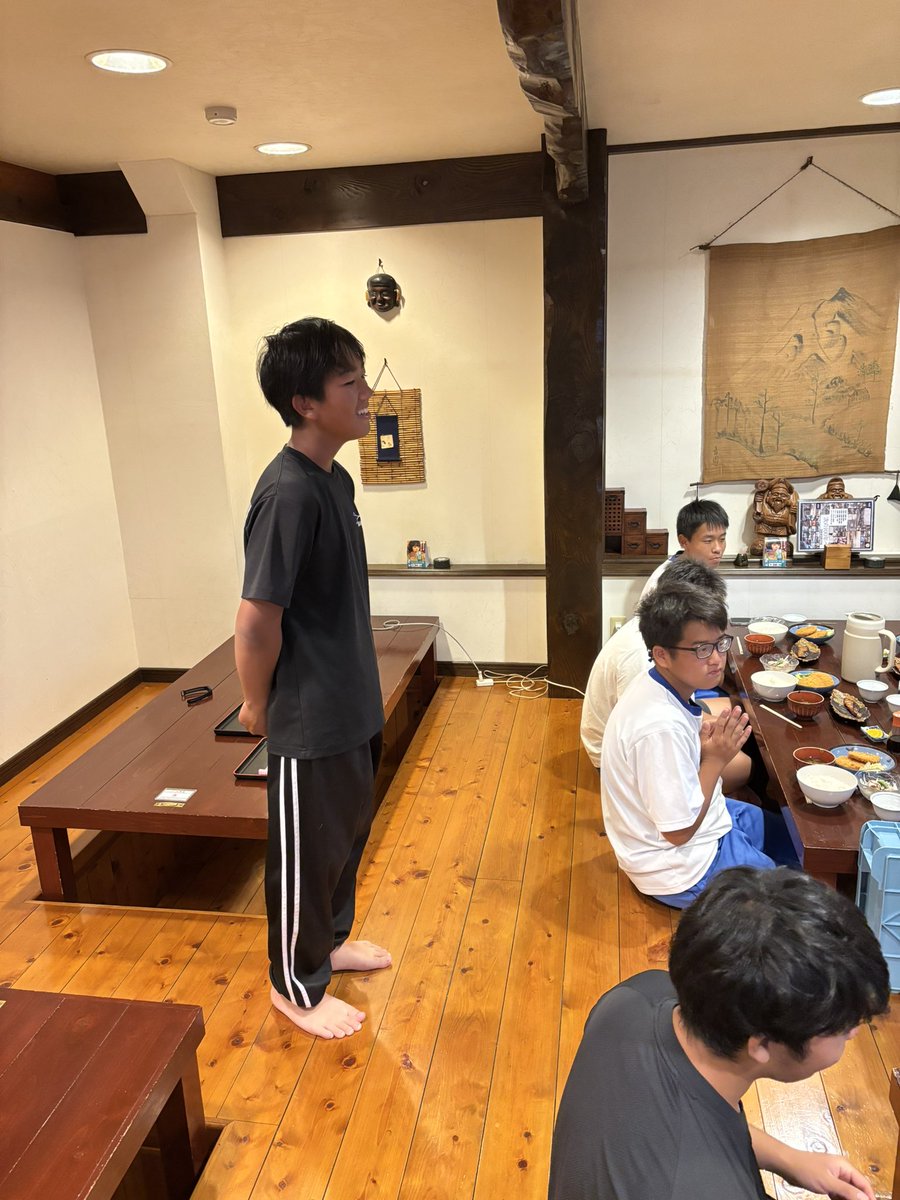 TakaishiRowing's tweet photo. 三重合宿②（奥伊勢湖漕艇場、8/3-6）

2日目も無事に終えました。
深川選手のいただきます挨拶です。
追手門学院大学のOB（46.47期）も一緒にがんばってます💪

#たか高 #高石高校 #ローイング #ボート部  #浜寺公園  #浜寺 #全員初心者 #奥伊勢湖 #追手門学院 https://t.co/kBoPSDVz8F